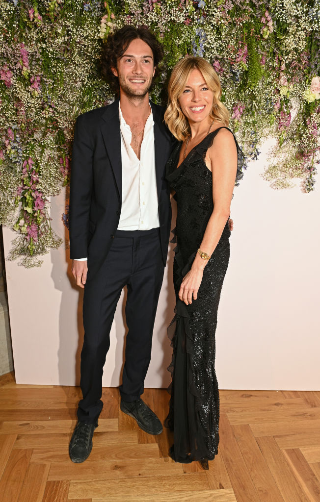 Oli Green e Sienna Miller