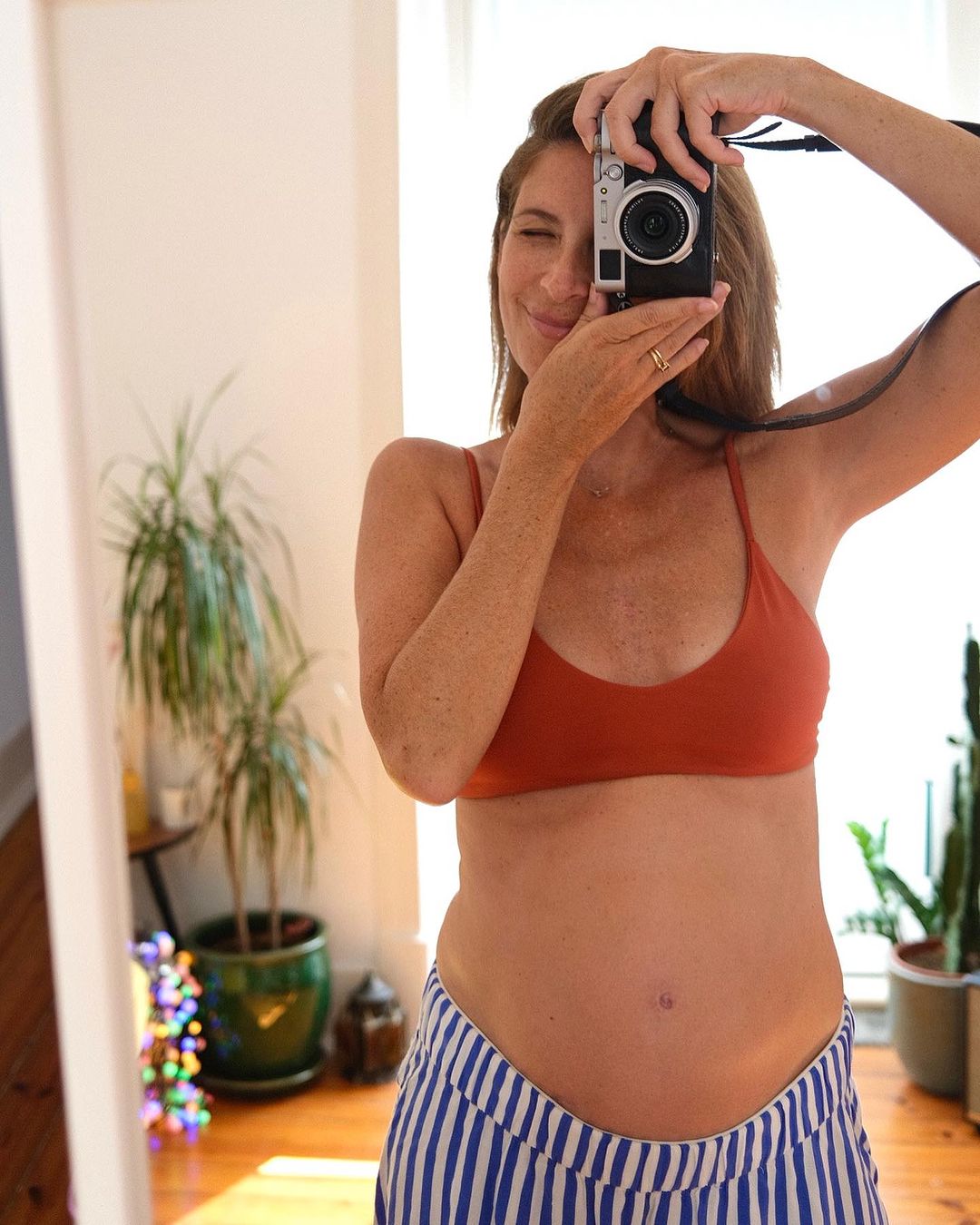 Matilde Breyner exibe barriga de grávida em nova foto
