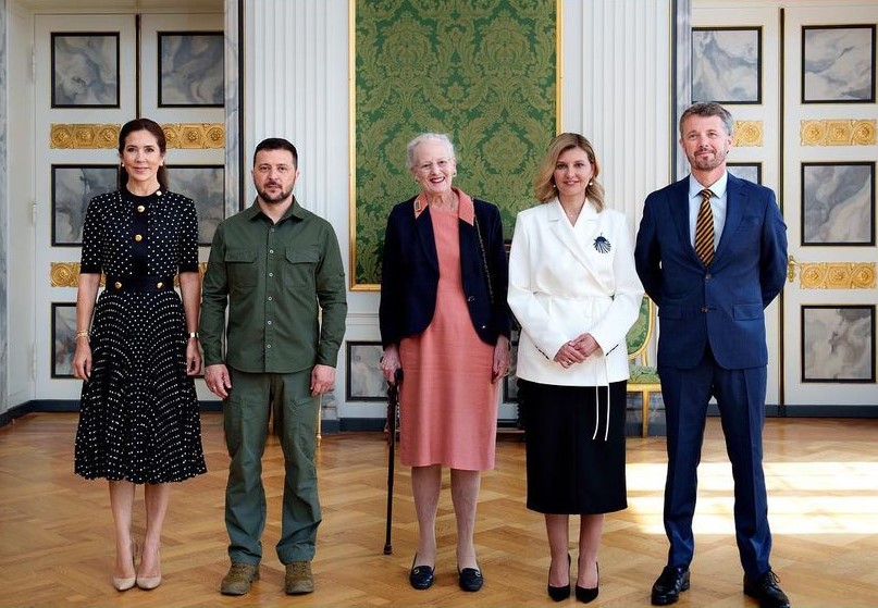 Os "looks" de Olena Zelenska e da princesa Mary durante a visita da primeira-dama ucraniana à Dinamarca