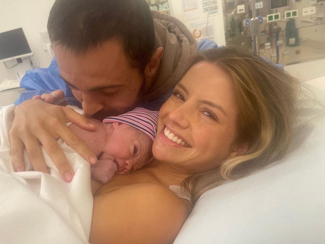 Inês Degener Tomaz e Bernardo Silva radiantes com o nascimento da primeira filha 