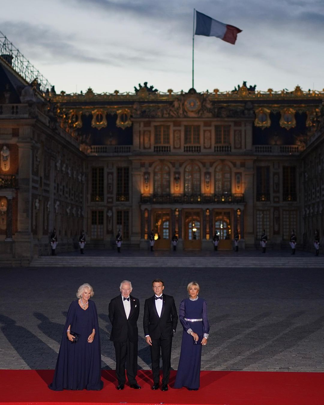 Jantar de gala em honra de Carlos III e Camilla reúne celebridades mundiais em Versalhes