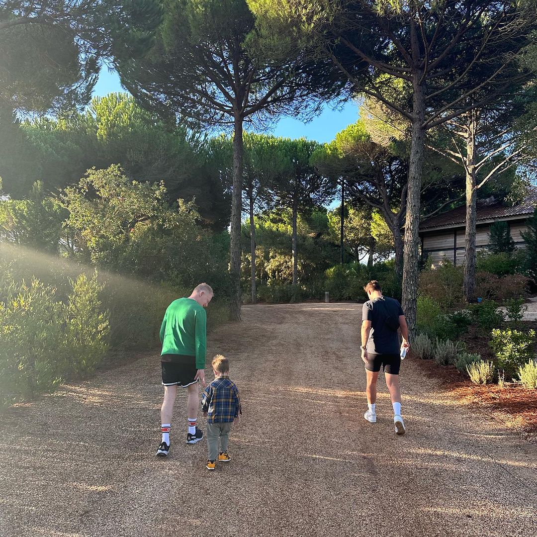 Jesse Tyler Ferguson de férias em Portugal com o marido