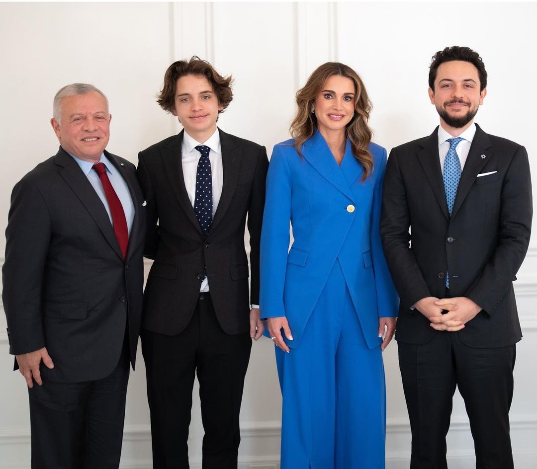 Rania da Jordânia dá os parabéns às filhas