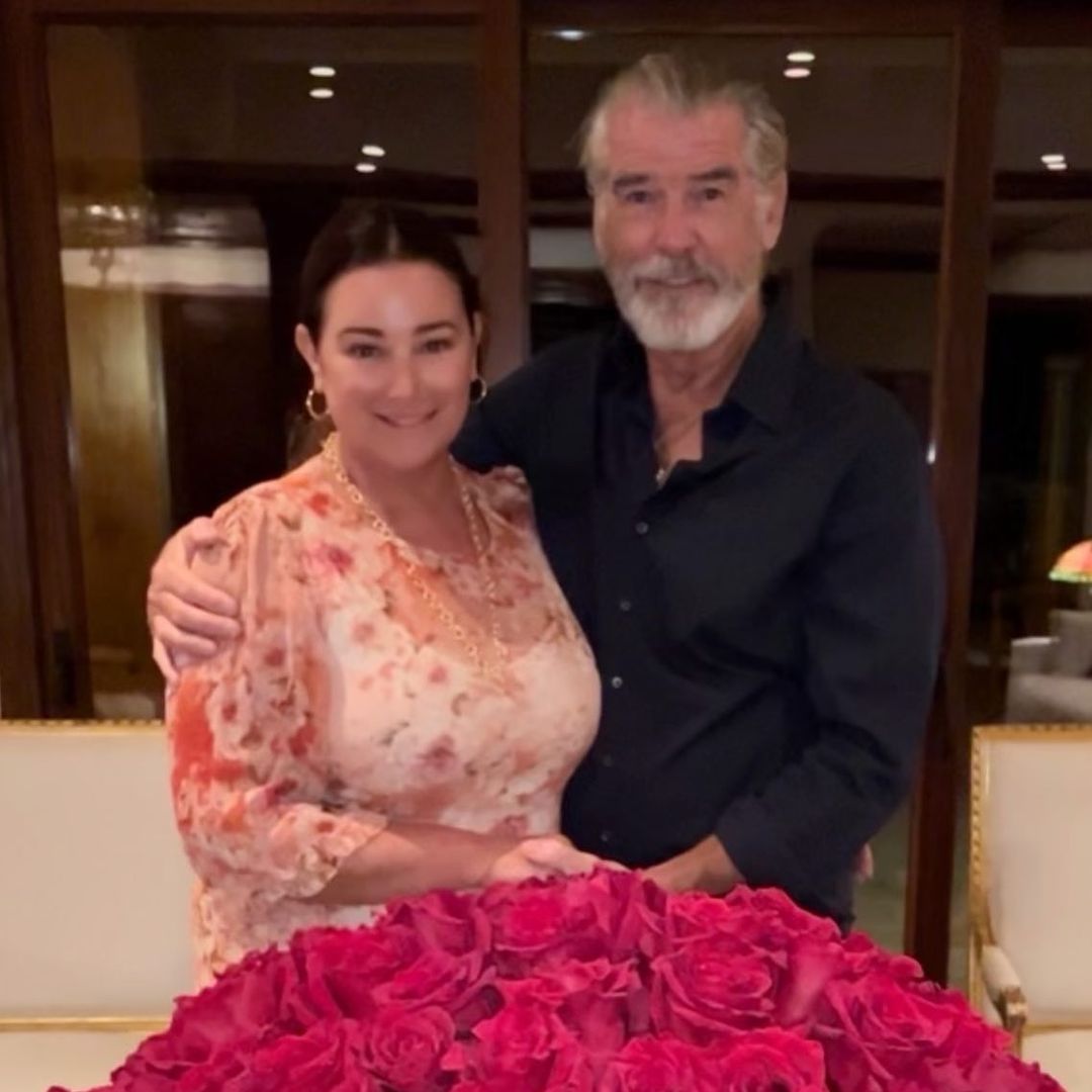 Pierce Brosnan assinala 60.º aniversário da mulher com gesto romântico