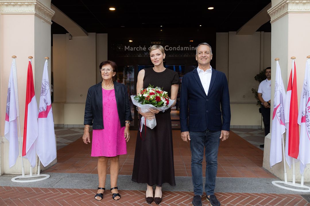 Regressada da África do Sul, princesa Charlene cumpre o seu primeiro ato oficial no Mónaco