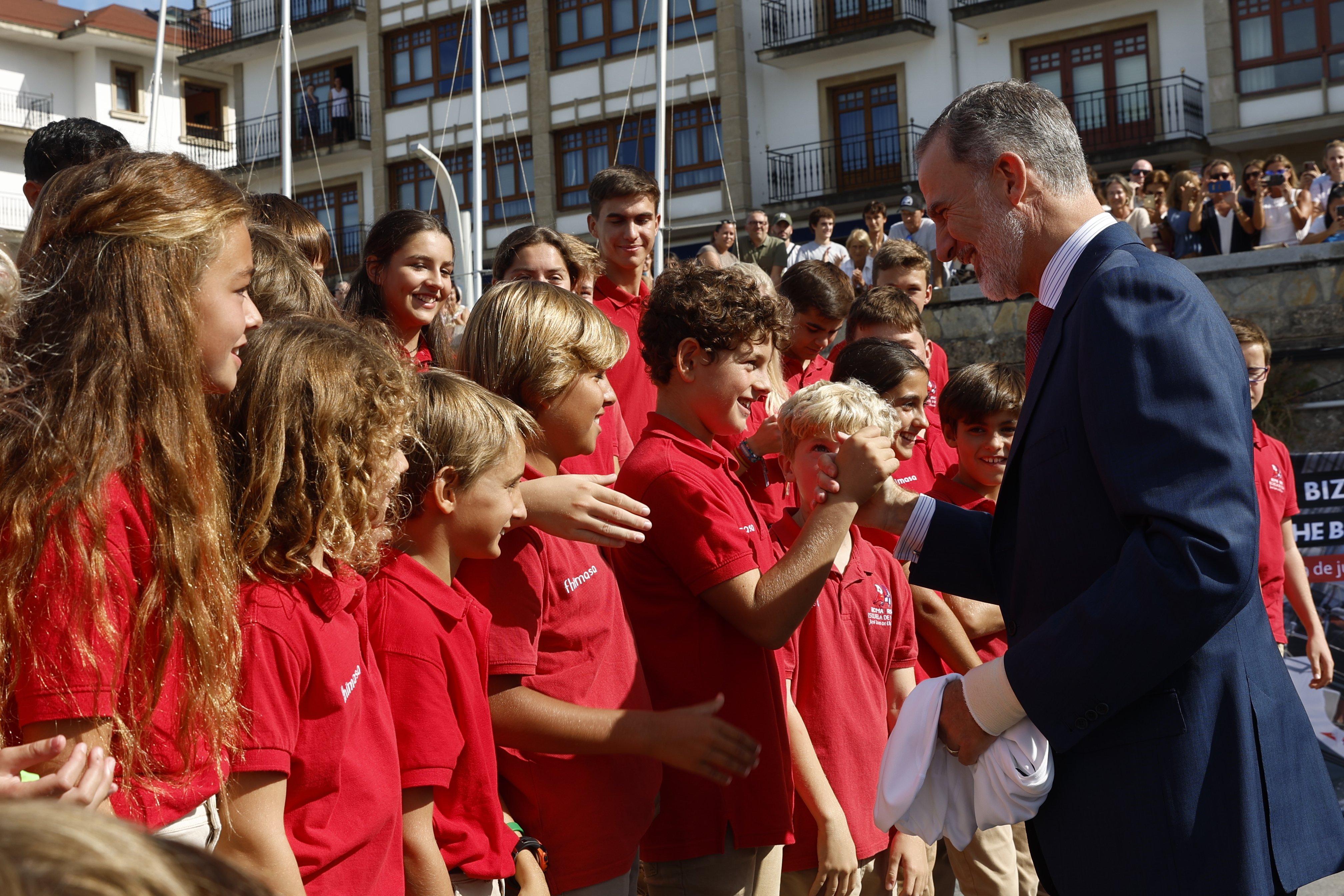Felipe VI surpreende com a mão enfaixada