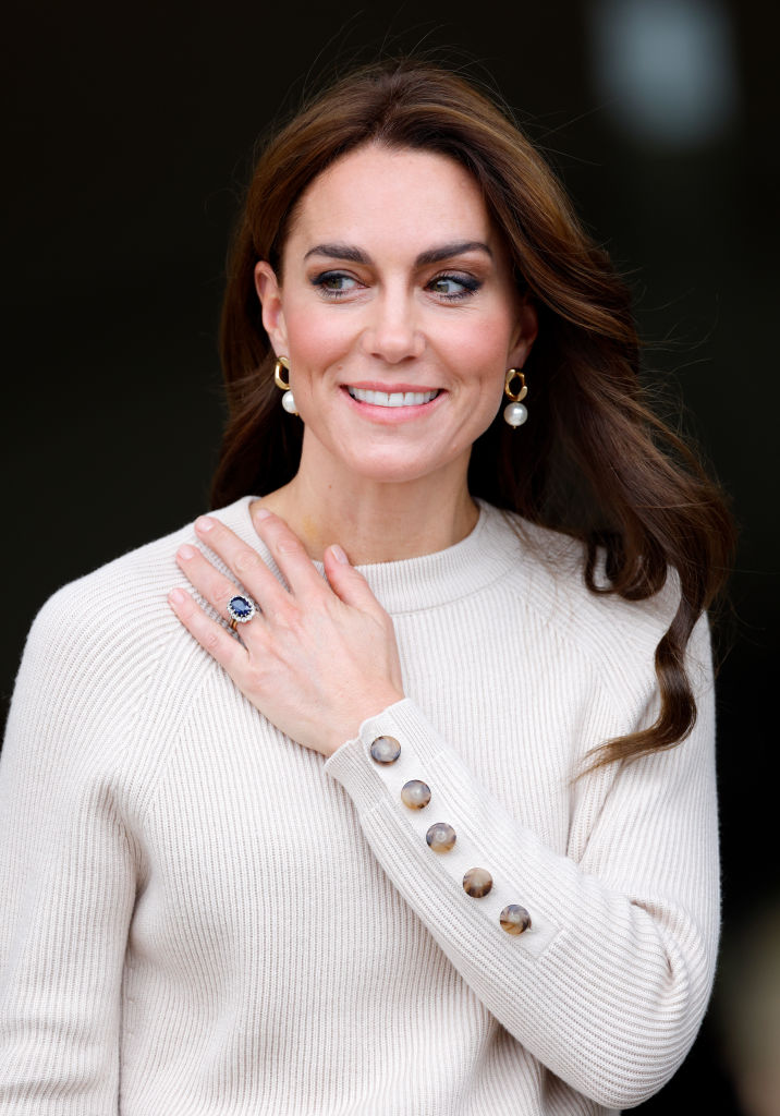 Kate de regresso às saias (e justas)