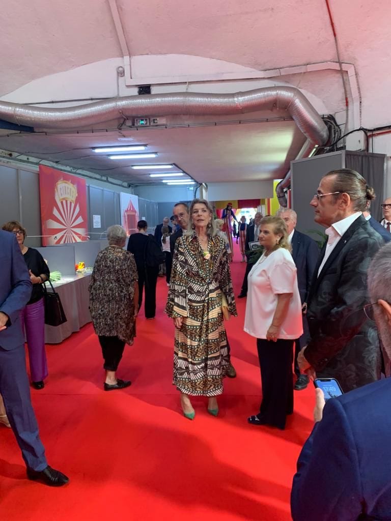 O exótico vestido de Carolina do Mónaco 
