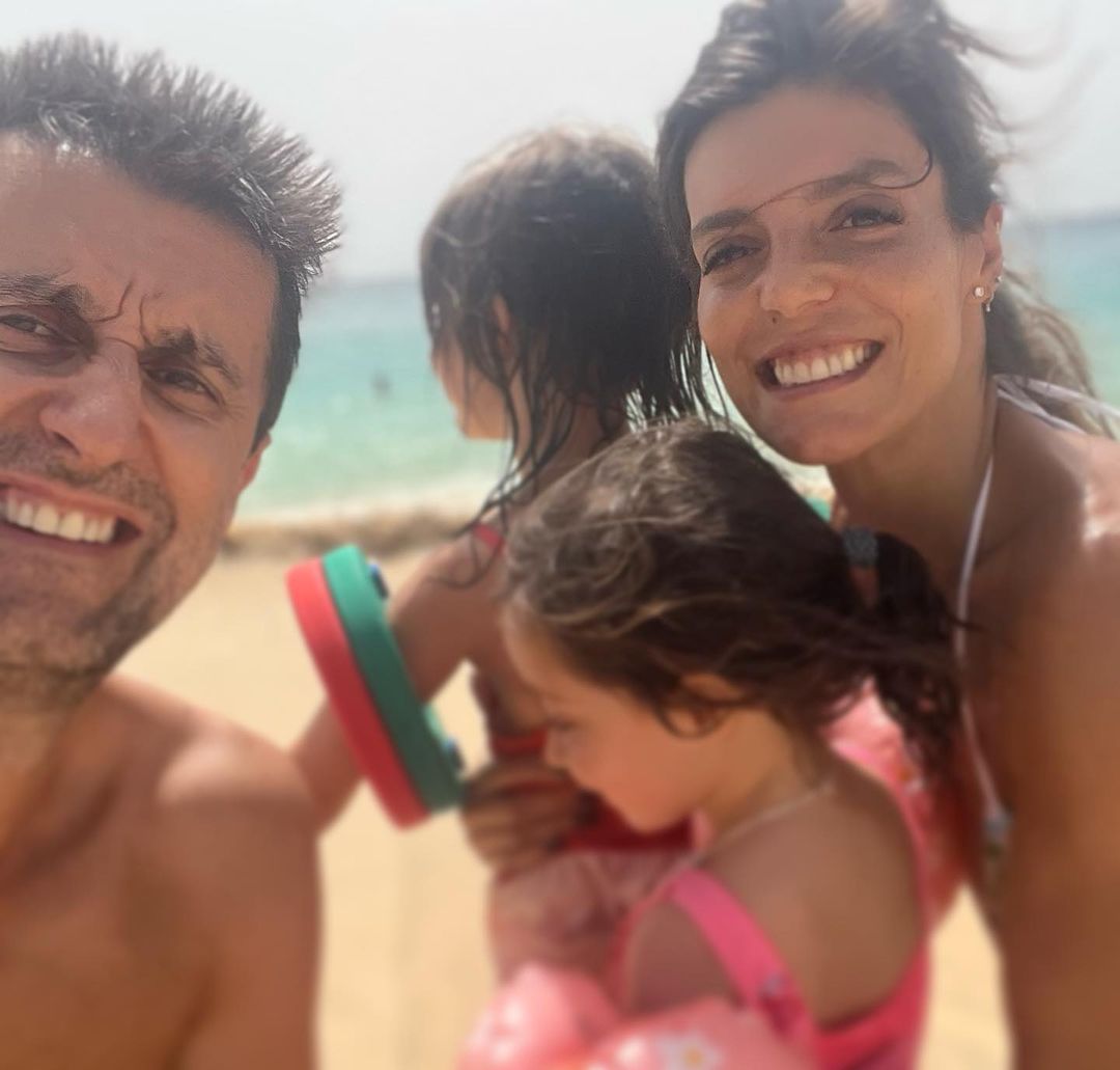 Andreia Rodrigues e Daniel Oliveira divertem-se com as filhas em Cabo Verde