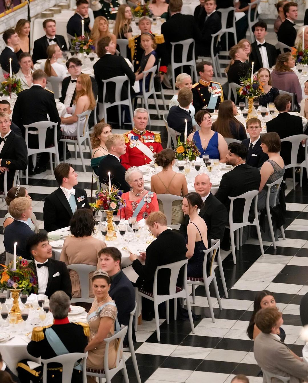 Príncipe Christian da Dinamarca celebra 18 anos com jantar de gala
