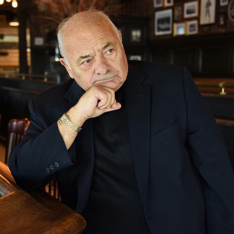 Morreu Burt Young
