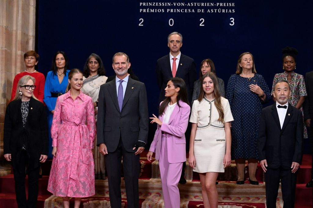 Letizia e as filhas rendidas à simpatia de Merly Streep