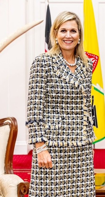 O guarda-roupa de luxo (mas reciclado) de Máxima na viagem ao Quénia