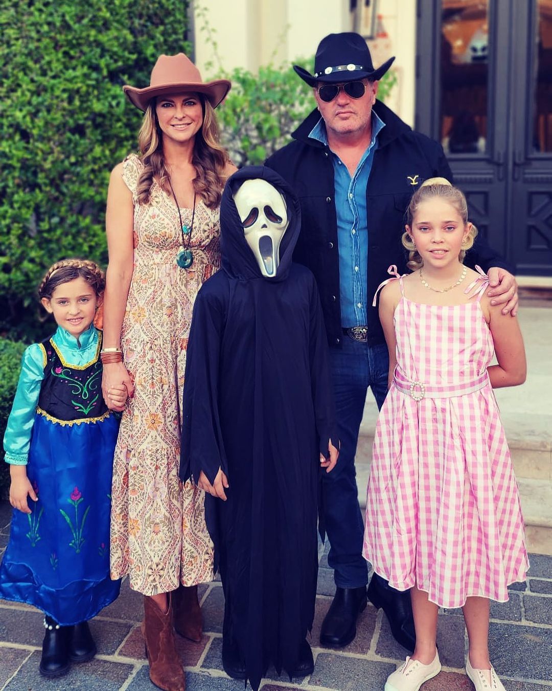 Princesa Madalena da Su&eacute;cia e os filhos vestem-se a rigor para celebrar o Halloween 