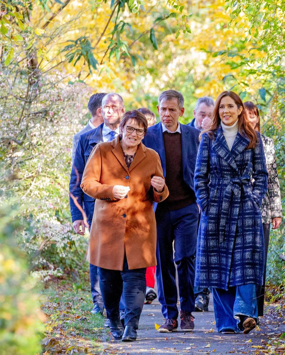 O estilo de outono da princesa Mary da Dinamarca tem uma pe&ccedil;a "made in Portugal"