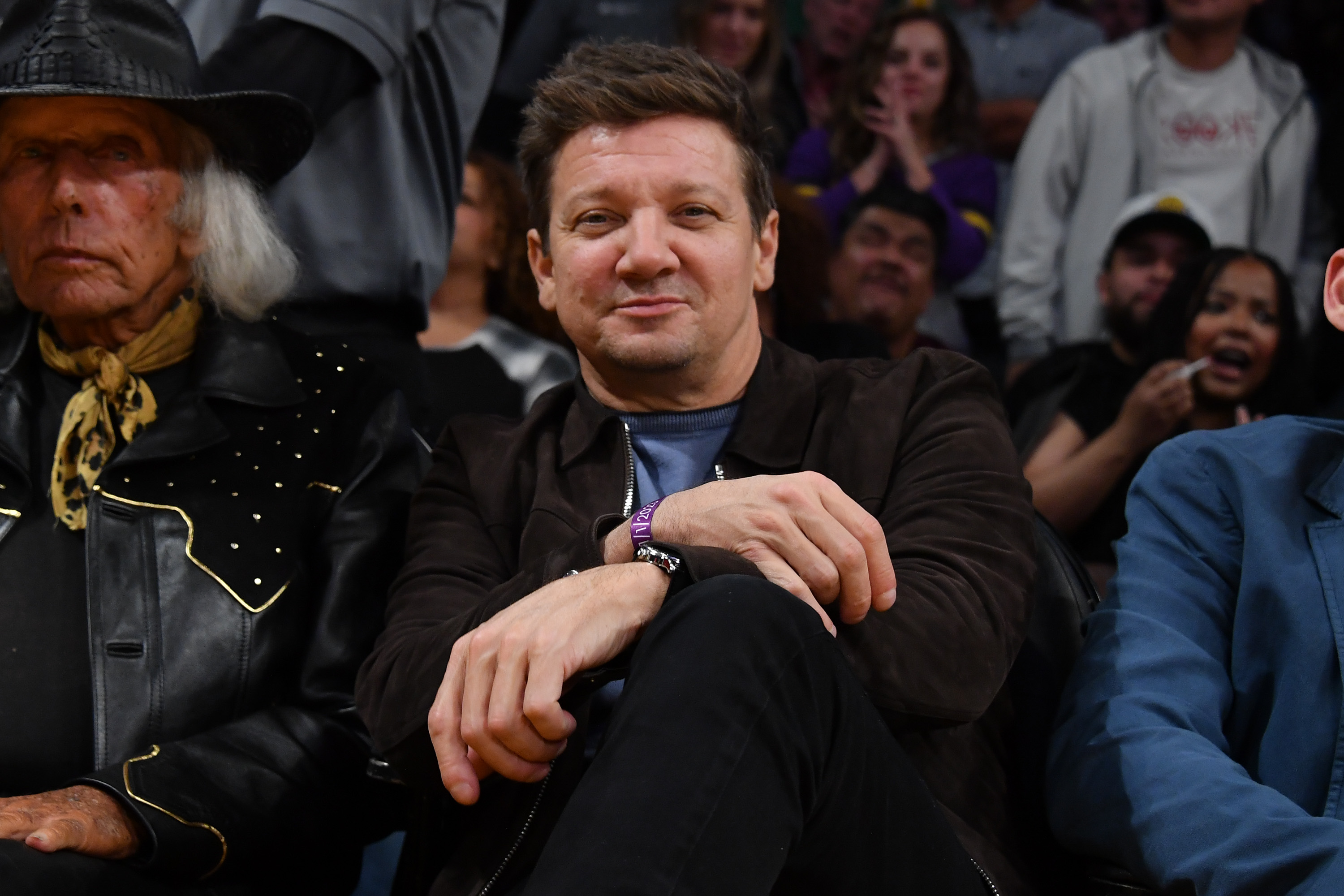 Jeremy Renner recuperado depois do acidente quase fatal