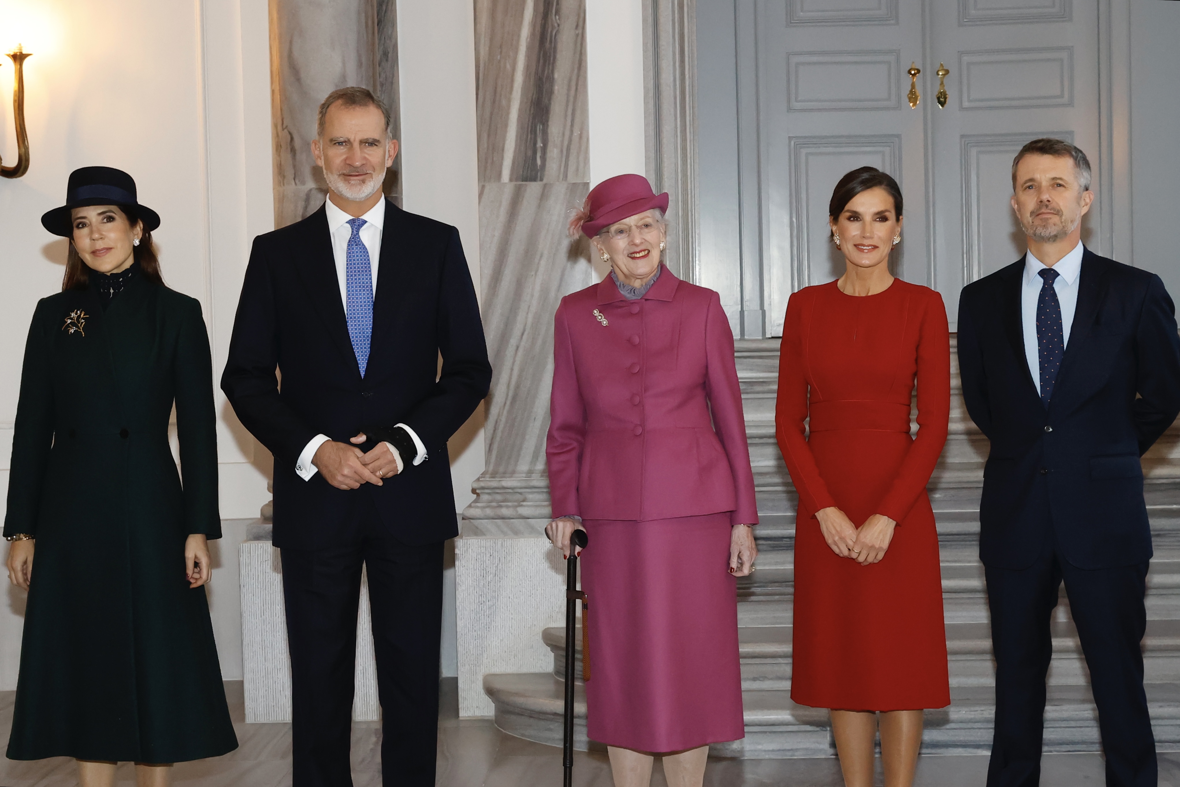 O caloroso encontro de Letizia e Felipe VI com a rainha e os príncipes da Dinamarca