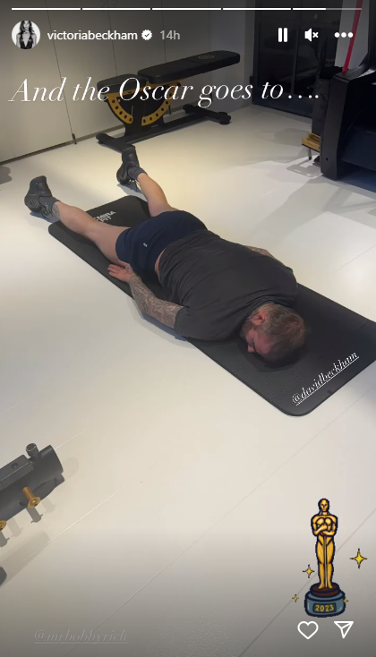 David Beckham descansa durante um treino
