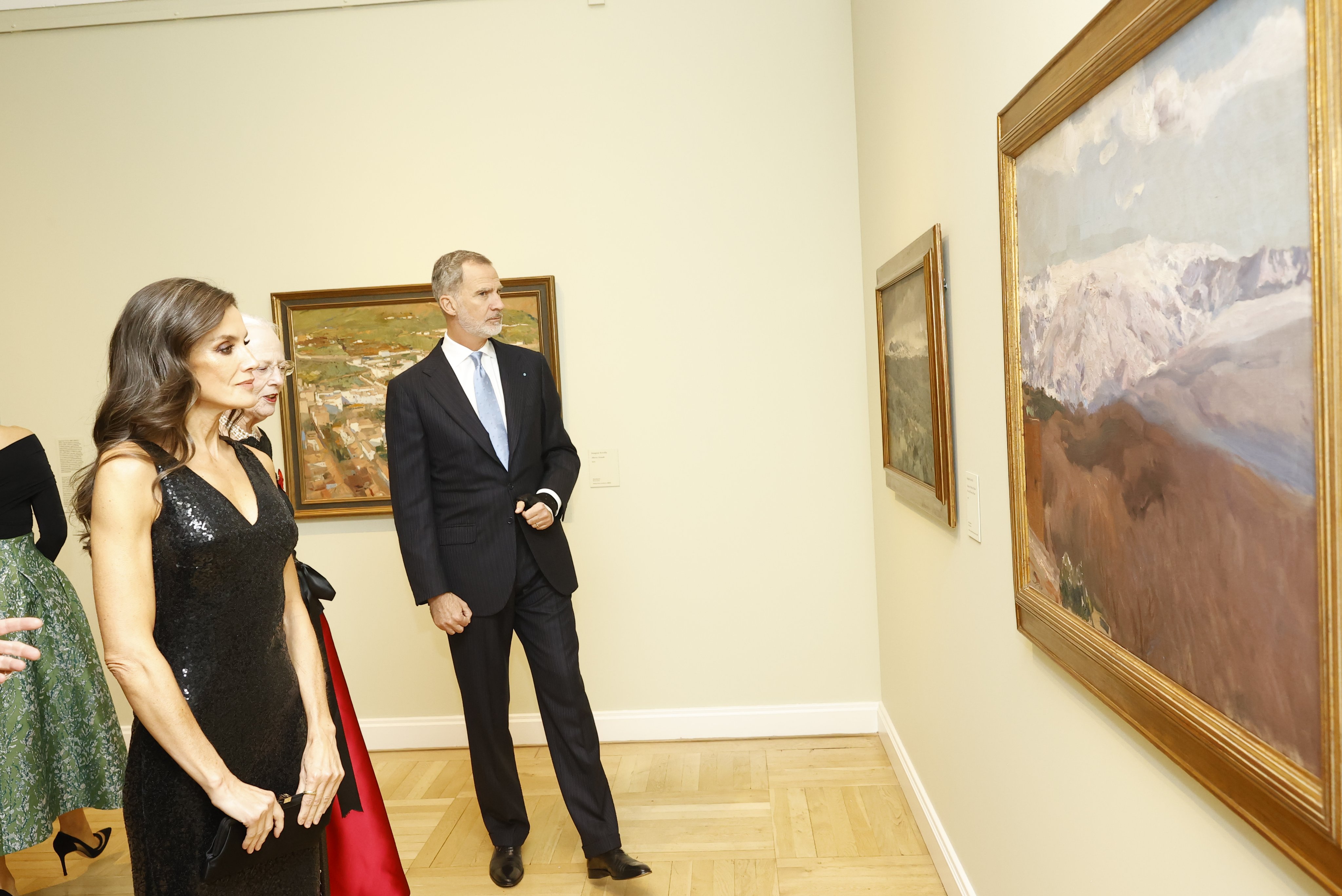 O sofisticado "look" de Letizia que homenageia a moda dinamarquesa