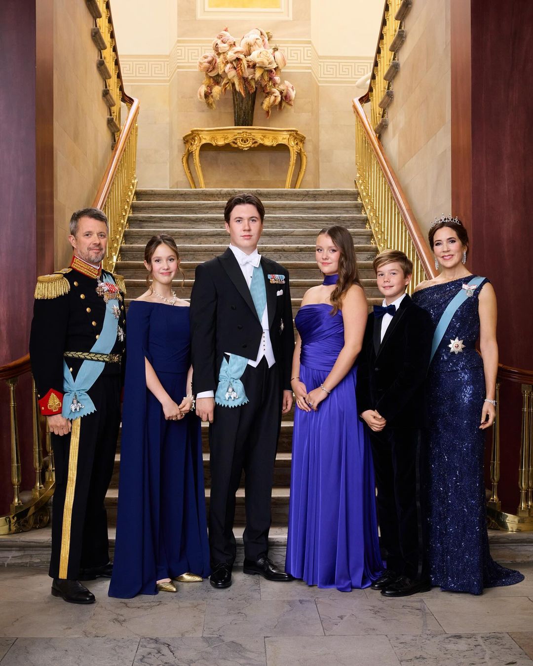 Frederico da Dinamarca cumpre agenda sem a princesa Mary 