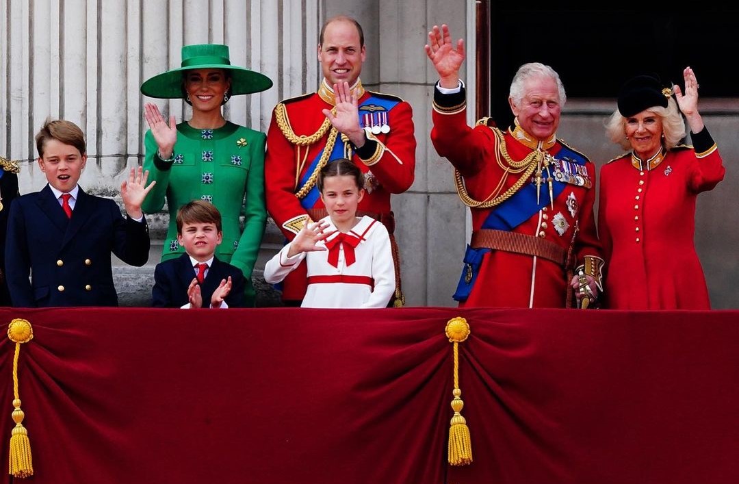 A foto especial com que William (sem Harry) assinalou o aniversário do pai