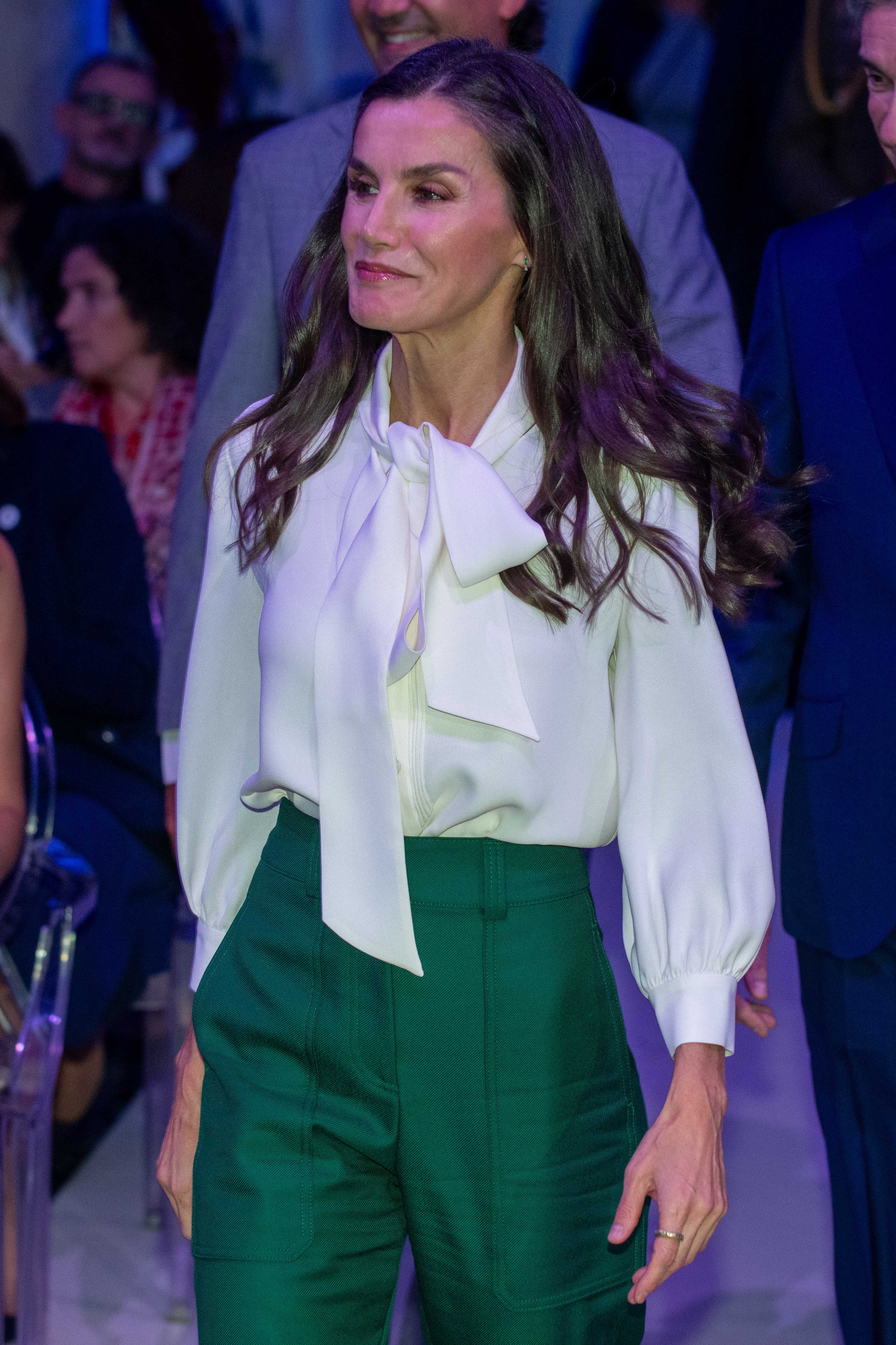 A blusa versátil de Letizia