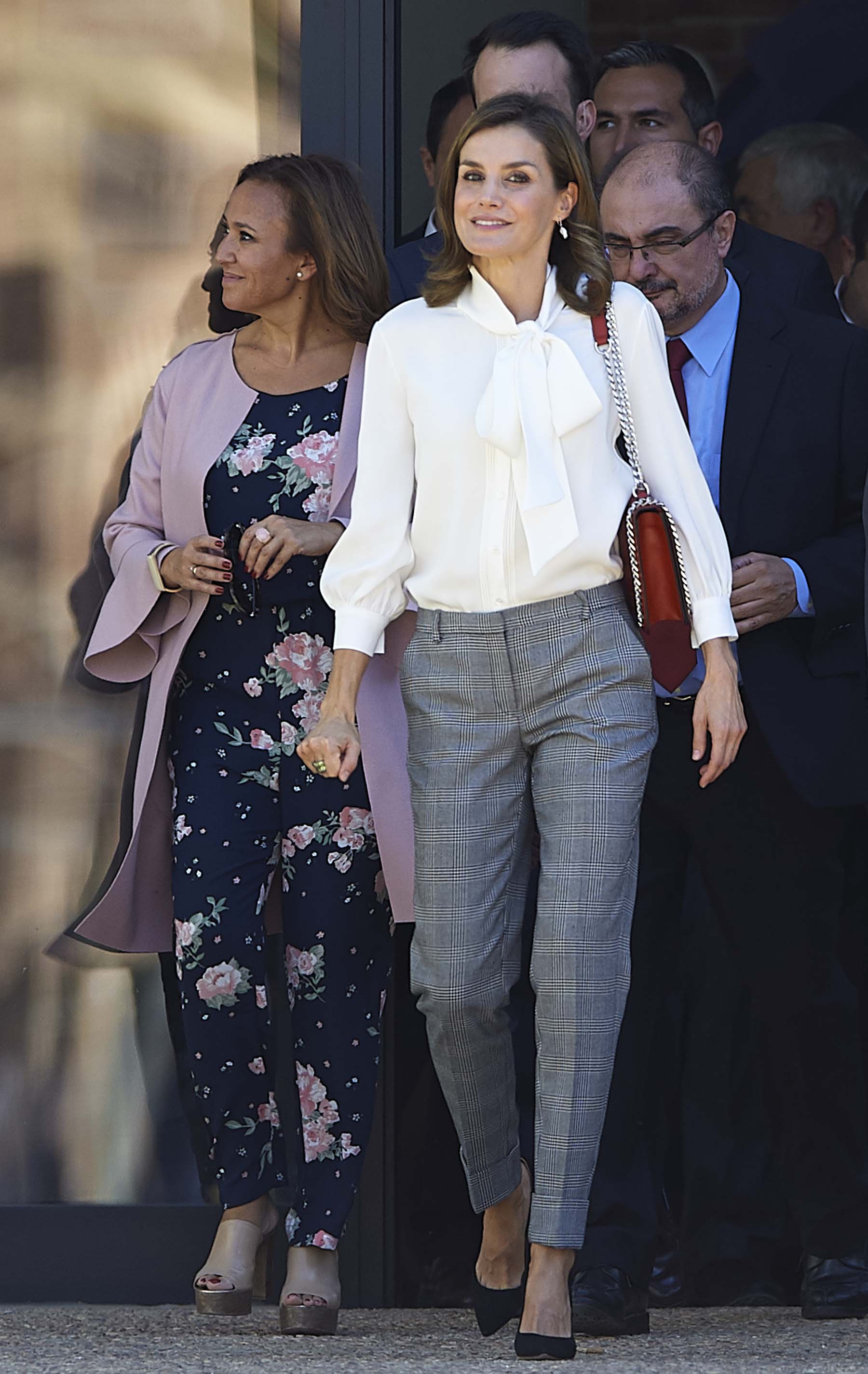 A blusa versátil de Letizia