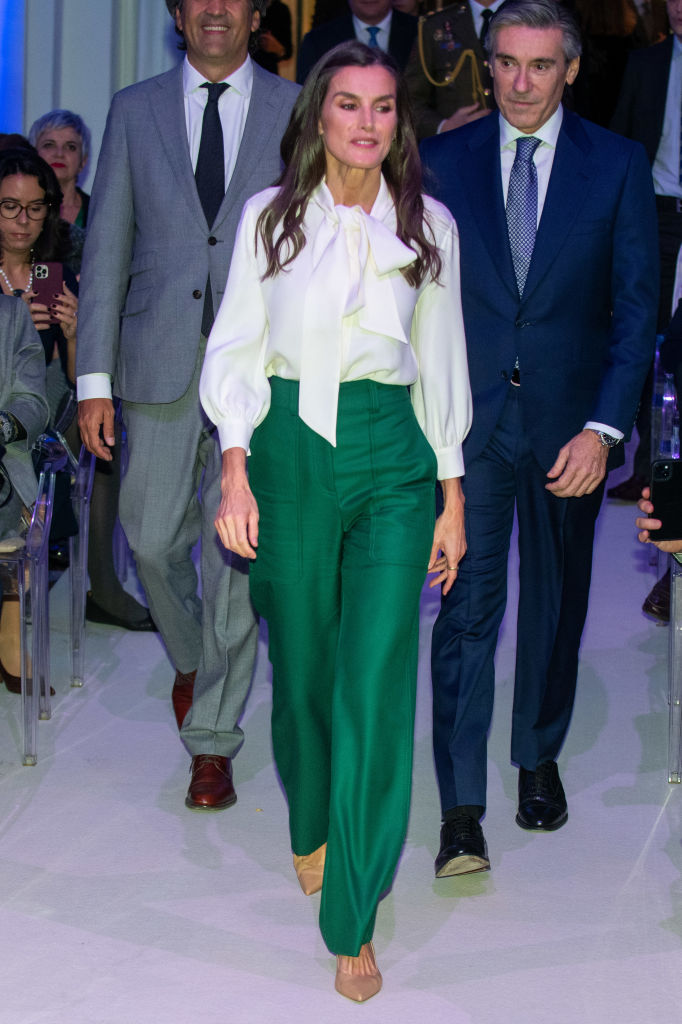 A blusa versátil de Letizia