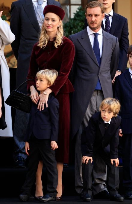 Beatrice Borromeo destaca-se num conjunto em veludo Dior