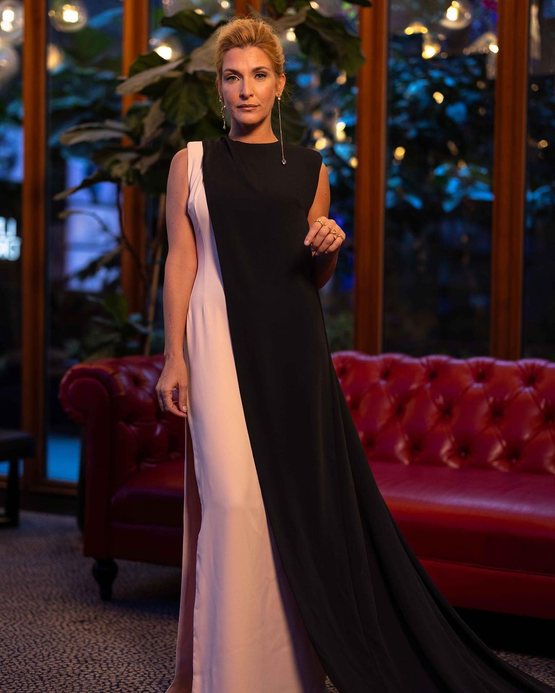 O elegante “look” bicolor de Inês Castel-Branco nos Emmy, em NY