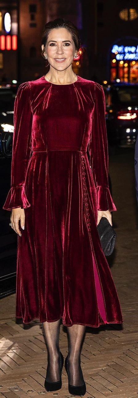 Indiferente aos rumores de traição, a princesa Mary continua a cumprir a sua agenda