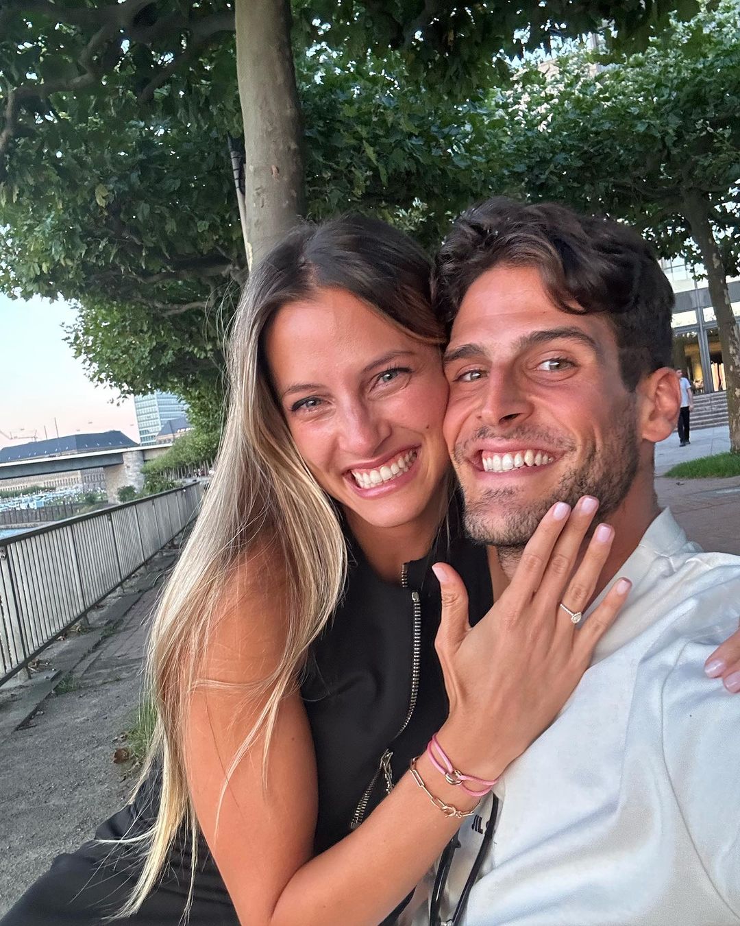 Gonçalo e Priscilla anunciam noivado
