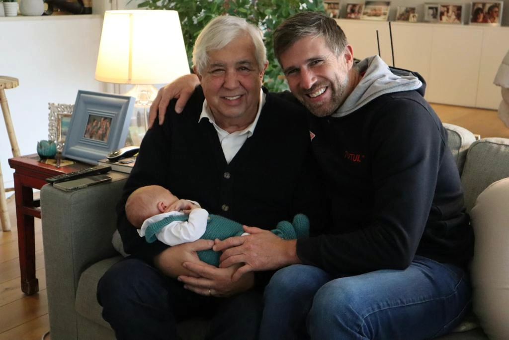 Filho de Maria Botelho Moniz conhece o avô
