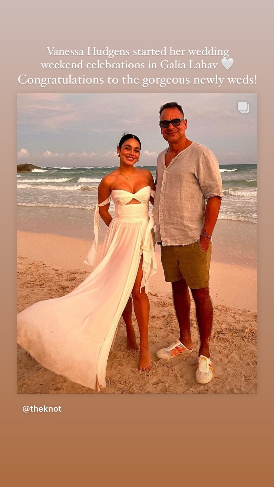 Vanessa Hudgens num vestido Galia Lahav
