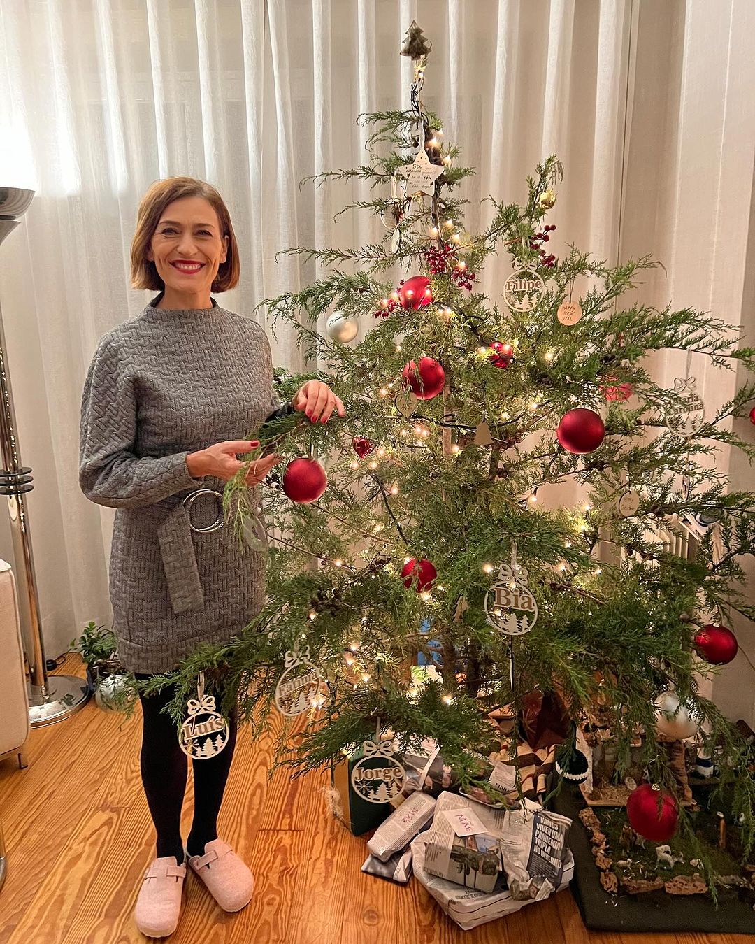 Fátima Lopes decora árvore de natal