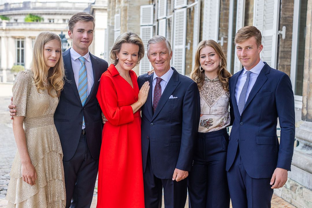 Postal de Natal de Mathilde e Philippe da Bélgica recria foto especial.