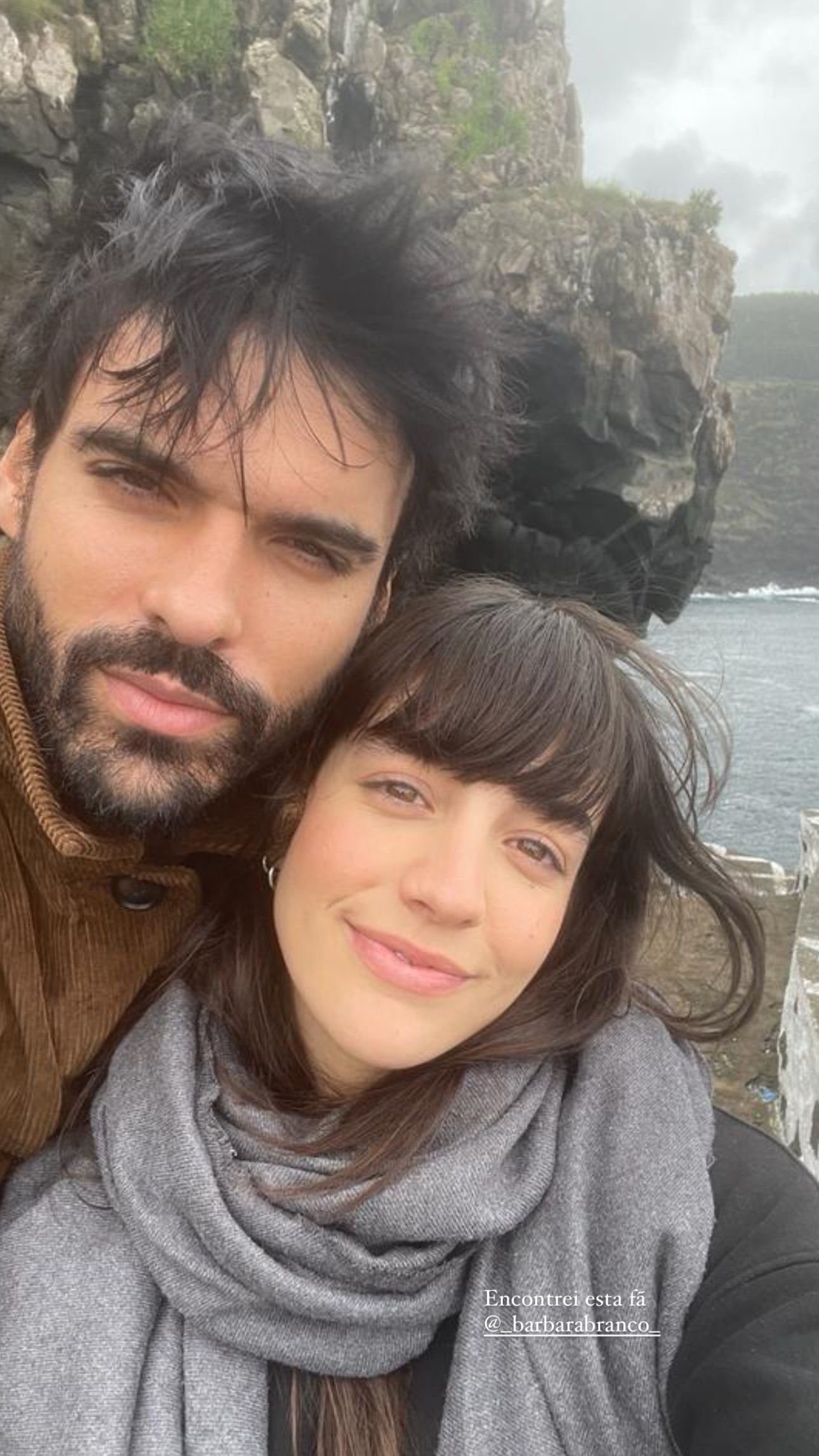 A atriz aproveitou uma folga e voou para os Açores para se reencontrar com o namorado.