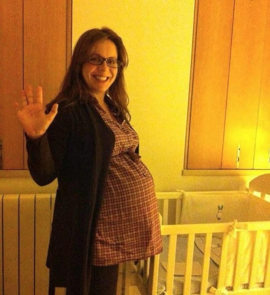 Filho de Tânia Ribas de Oliveira de mão dada com Gyokers no dia do seu 11.º aniversário