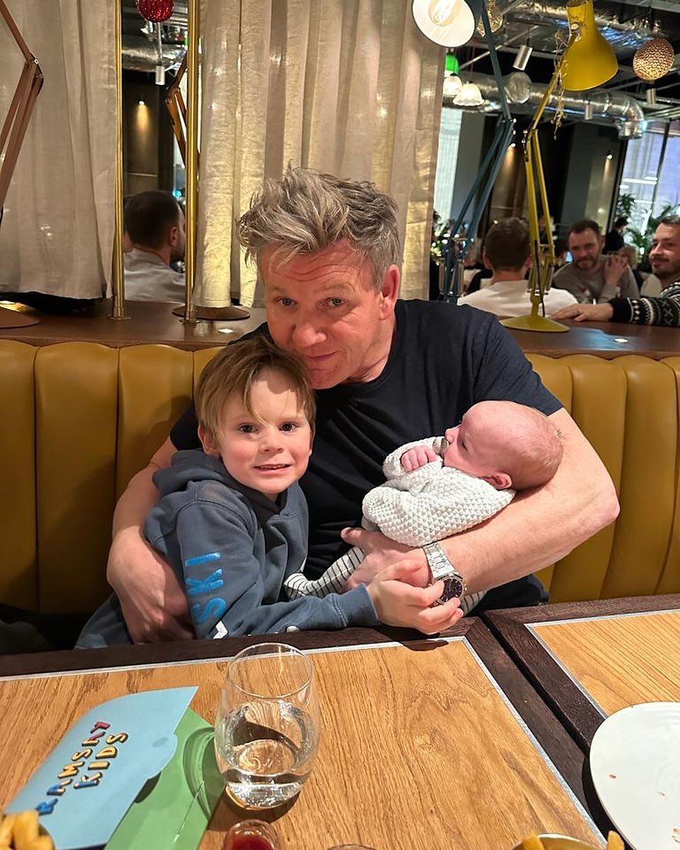 Gordon Ramsay com os dois filhos mais novos, Oscar e Jesse
