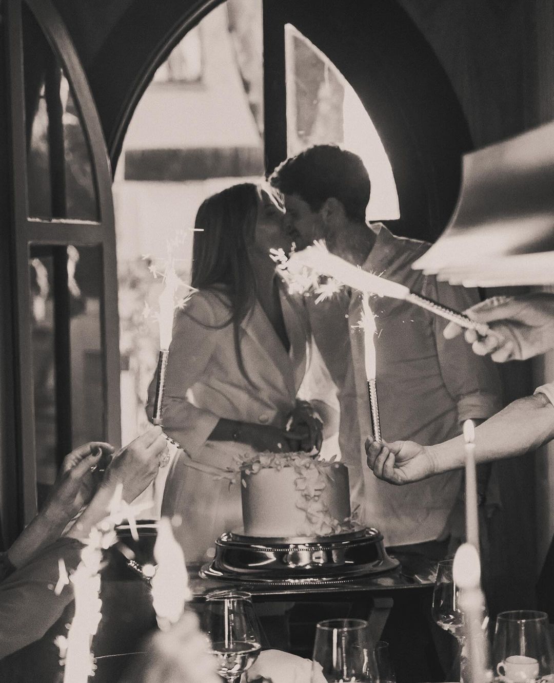 O casamento natalício de Gonçalo Paciência e Priscilla Tardelli Tollini