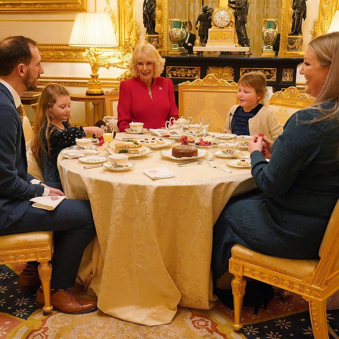 A convidada especial de Camilla para o chá de Natal