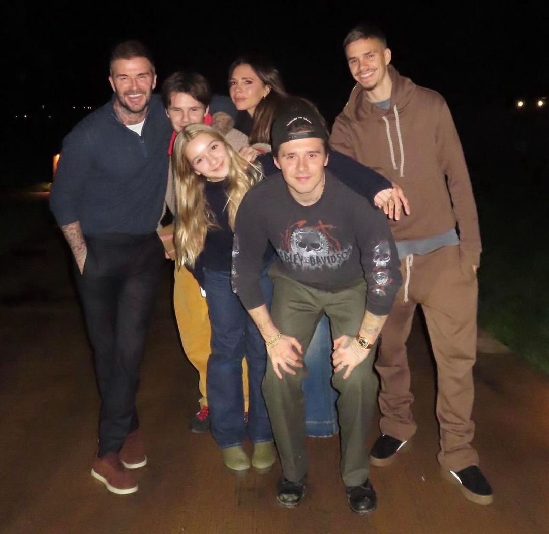 David e Victoria Beckham com os quatro filhos
