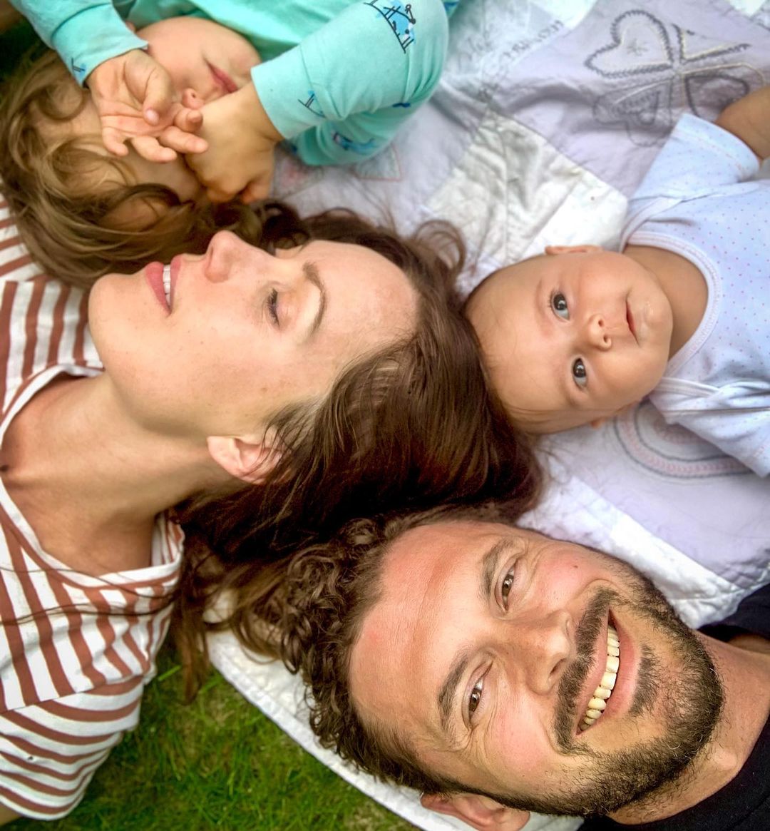 Adan Canto com a mulher e os dois filhos