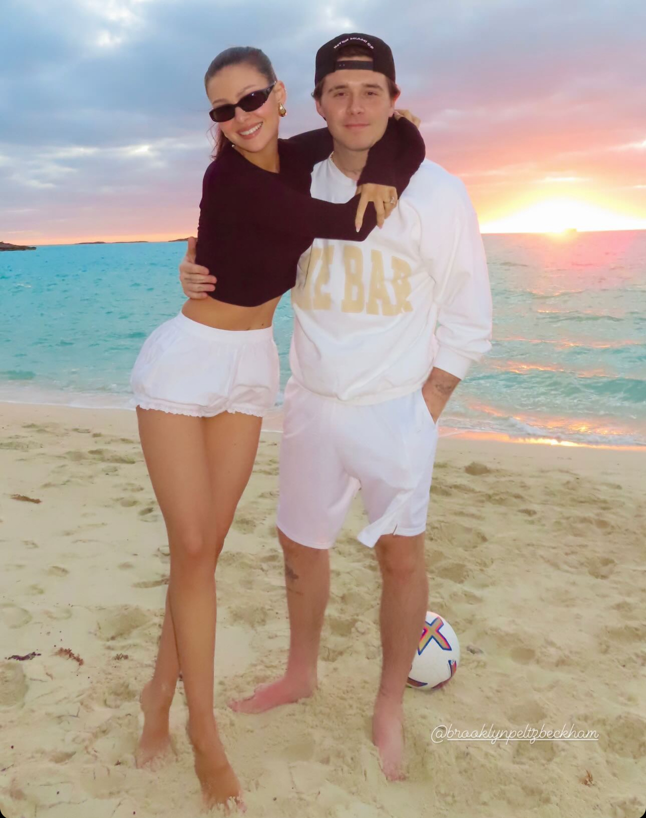 Em dia de festa, Victoria Beckham fala da relação com a nora