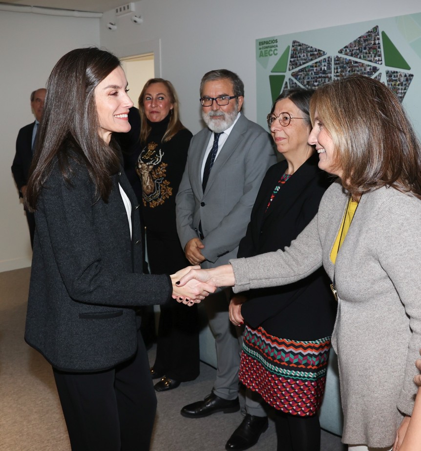 Letizia estreia novo casaco, que já está esgotado