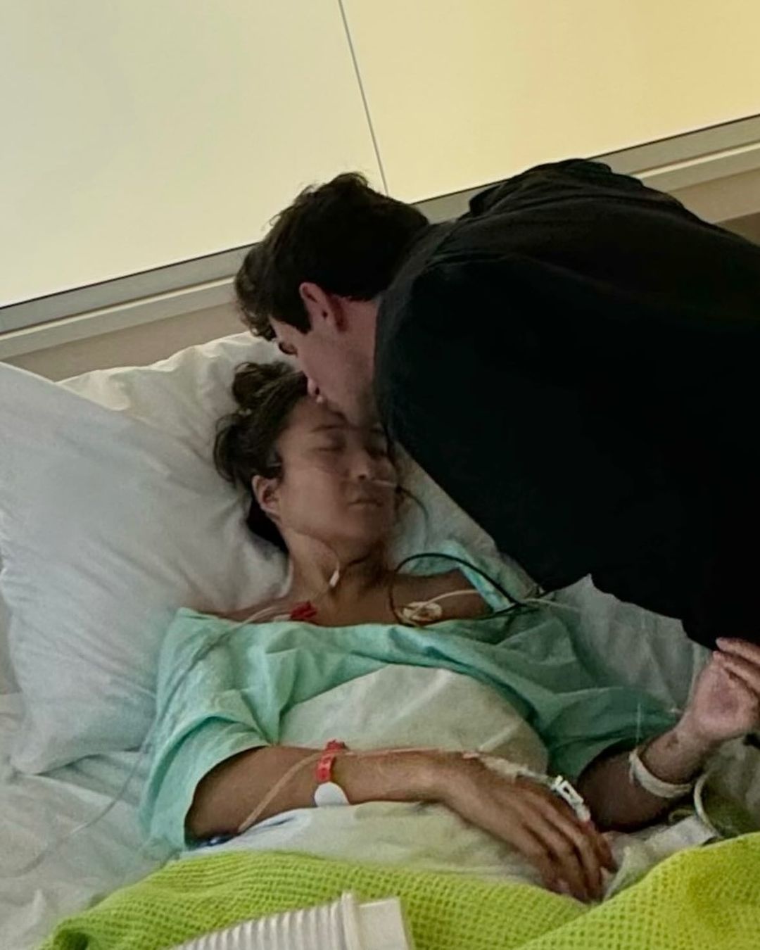 Atriz de "Emily in Paris" correu perigo de vida