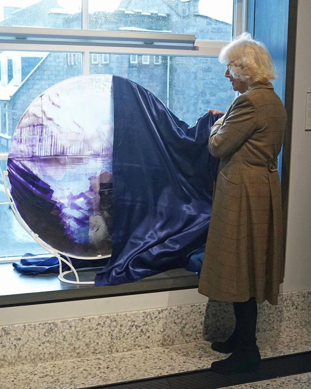 Com Carlos III e os príncipes de Gales ausentes, Camilla é a grande protagonista da família real
