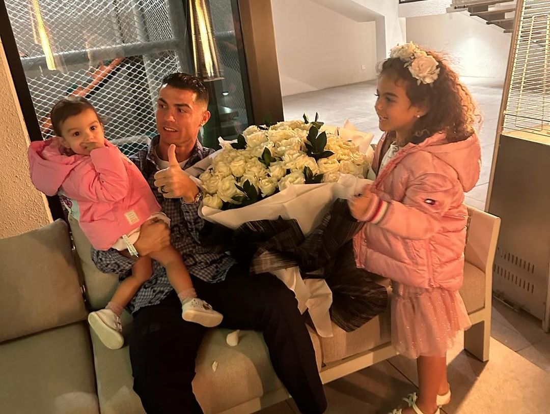 Cristiano Ronaldo celebra 39 anos em família e de forma simples