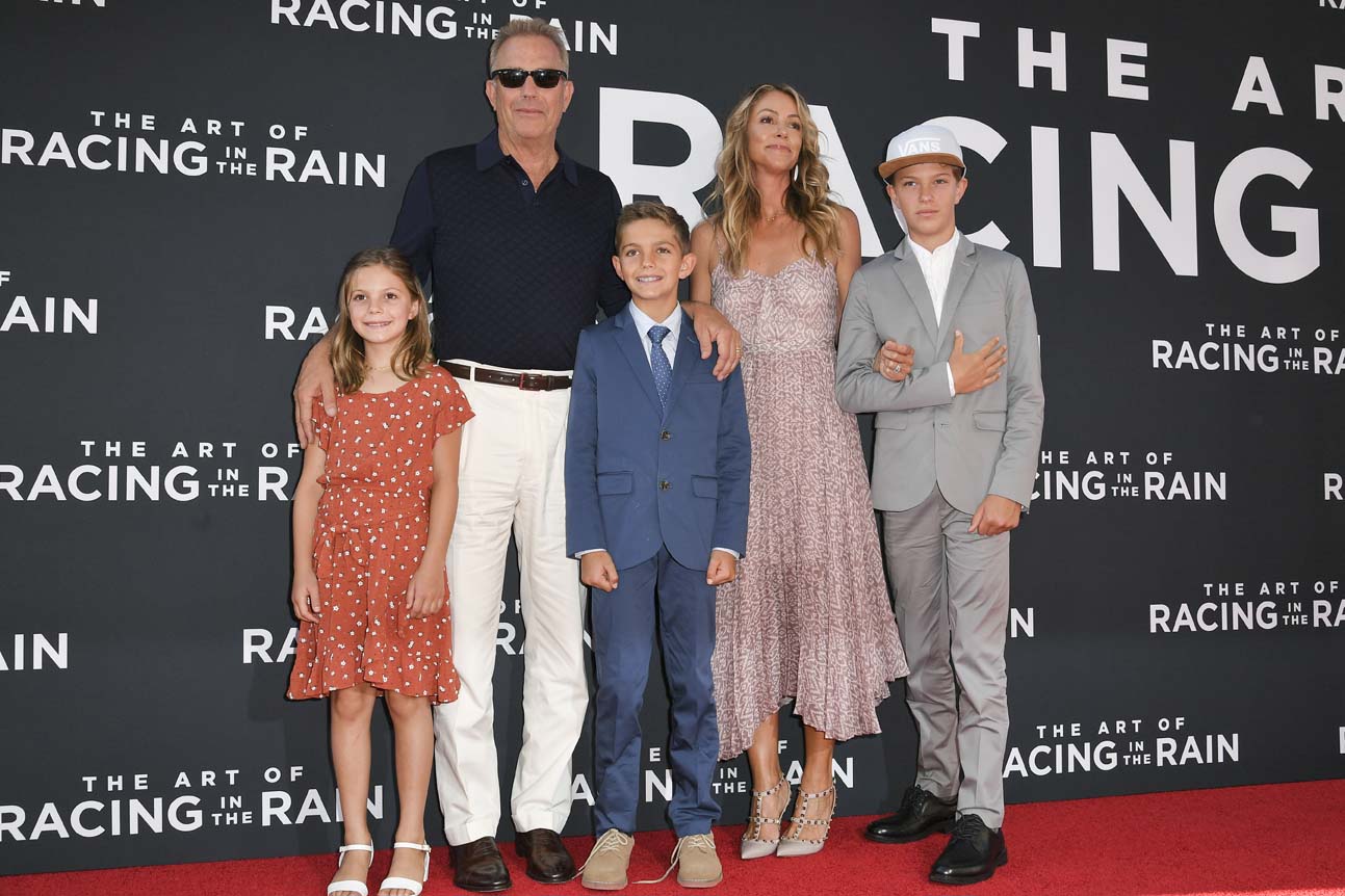 Kevin e Christine com os três filhos