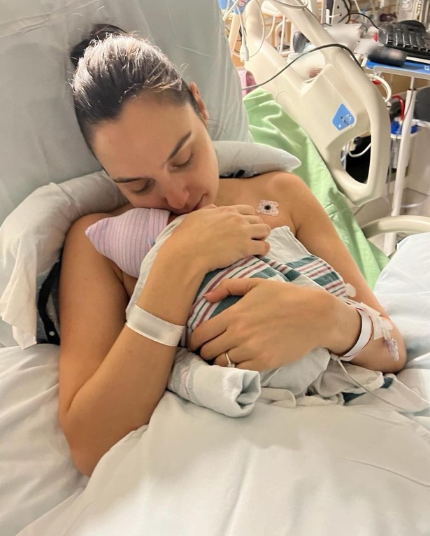 Gal Gadot foi mãe pela quarta vez e de outra menina